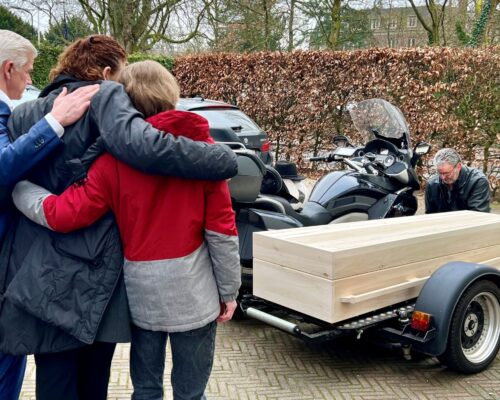 Rouwvervoer motor met zijspan